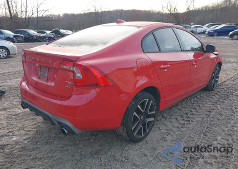 2017 Volvo S60 T5 Dynamic z USA, uszkodzony, nr VIN YV140MTL4H2433247